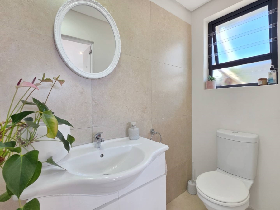 2 Bedroom Property for Sale in Sea Point Western Cape